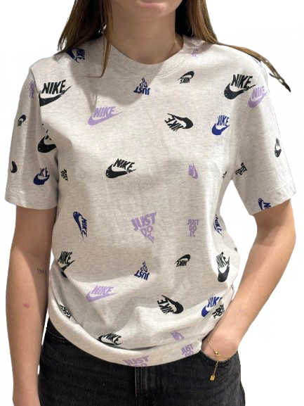 Camiseta Nike con logos
